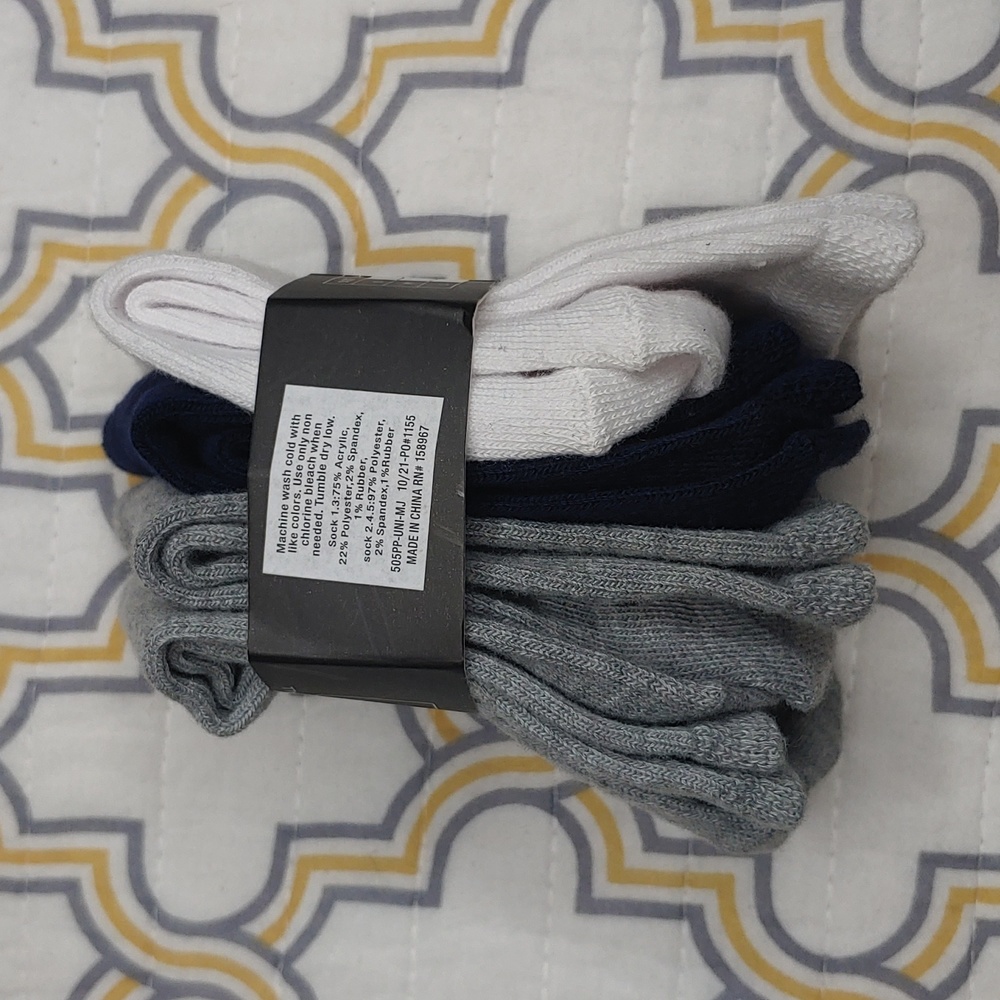 🎉 $5 CLEAR OUT: Max + Jake 4-Pack Kids Socks - Picture 2 of 4